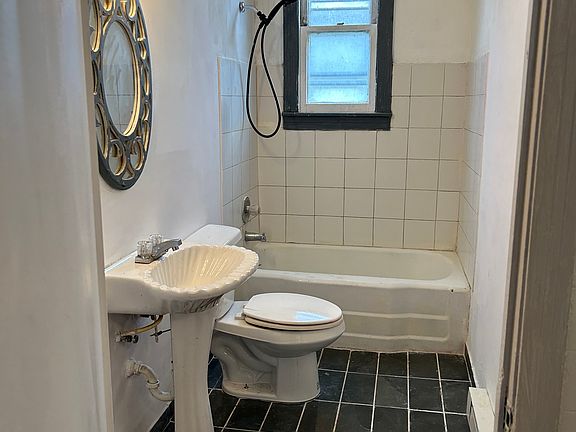 4th image of 28 Lombard St