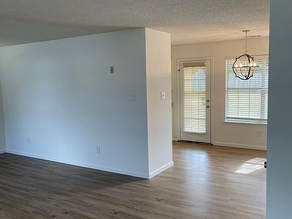 5th image of 164 Rolling Oaks Dr