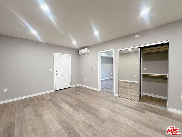 1107 S Hobart Blvd — Photo 21