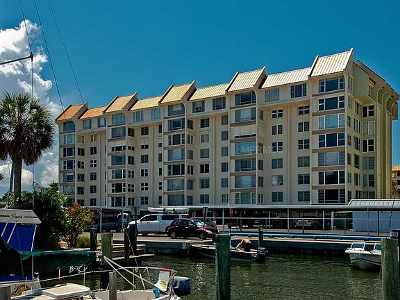 2nd image of 632 Edgewater Dr Unit 331