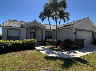 7561 Cameron Cir, Fort Myers, FL 33912