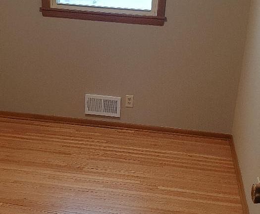 4th image of 1013 Livingston Ave