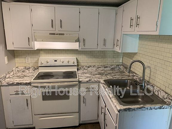 4th image of 2430 Tanglewood St #2