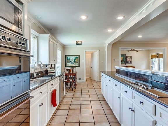 3rd image of 9536 Larchcrest Dr