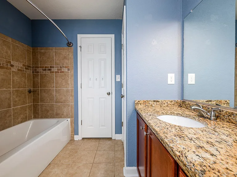 7713 Cortlandt Pl — Photo 38