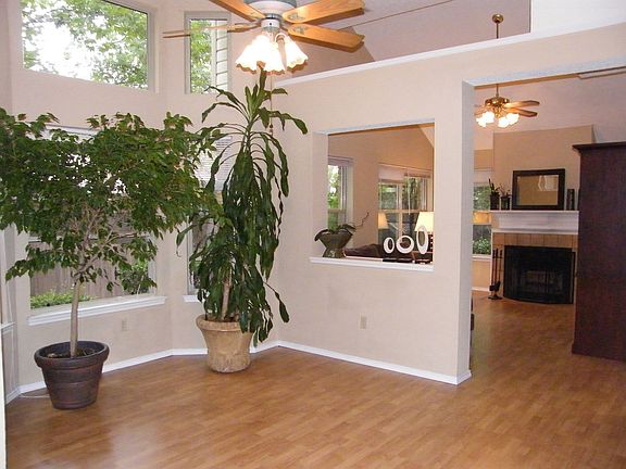 5th image of 1122 Seneca Pl
