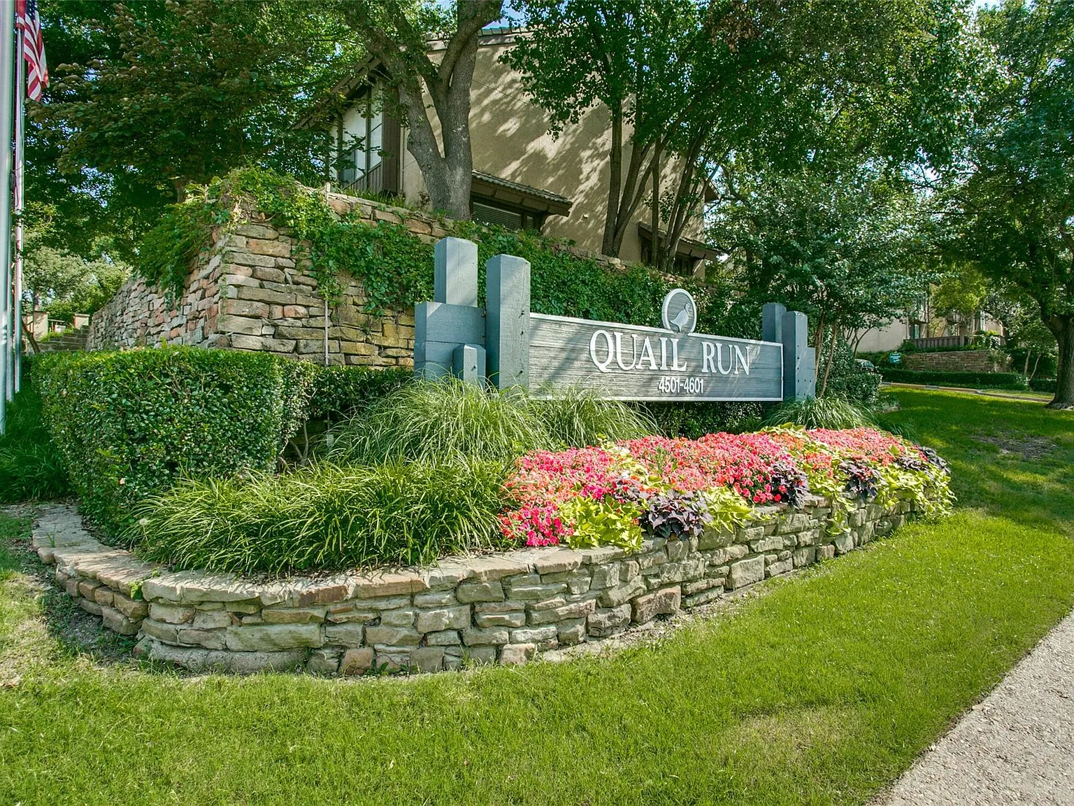 3 bed, 2.5 bath, 1639 sqft, $2,100 — Photo 3