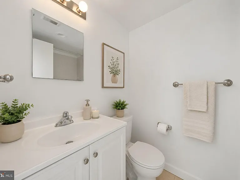 630 11th St NE #302 — Photo 9
