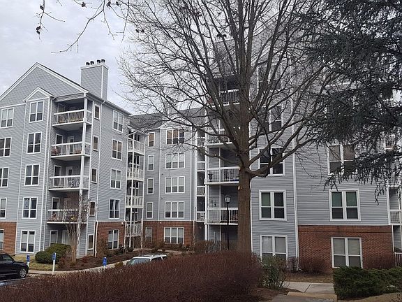 2nd image of 3175 Summit Square Dr APT A4
