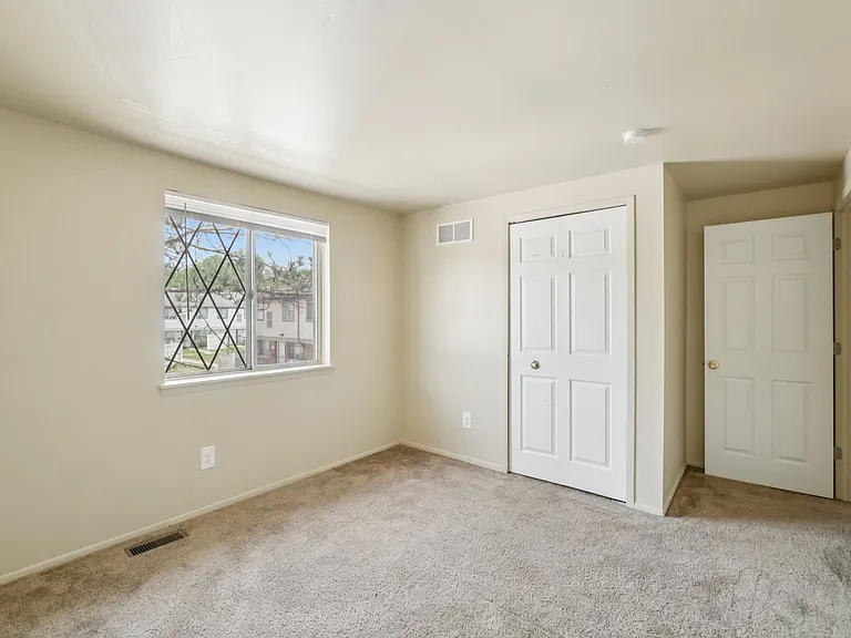 Creekside Apartments — Photo 35