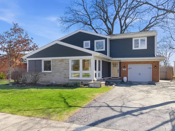 334 E Huntington Ln, Elmhurst, IL 60126