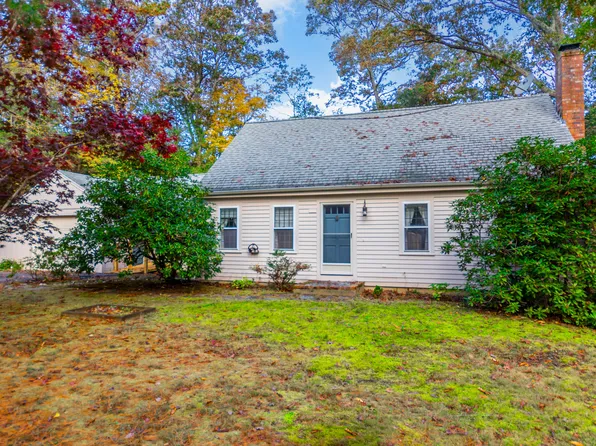 318 Lake Shore Drive, Marstons Mills, MA 02648