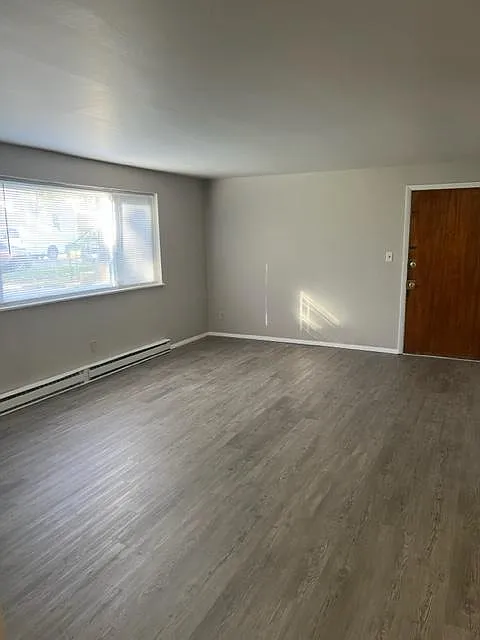 2 bed, $1,100 — Photo 3
