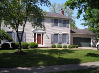 9840 Beechwood Dr, North Royalton, OH