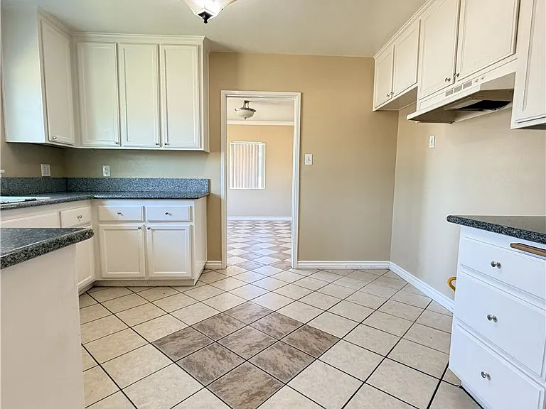 2820 Madison St — Photo 10