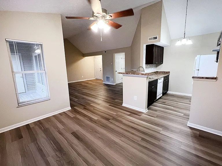 The Vinings Apartments — Photo 45