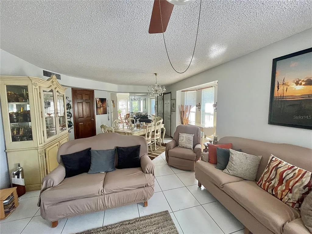 2 bed, 2.0 bath, 1192 sqft, $2,100 — Photo 3