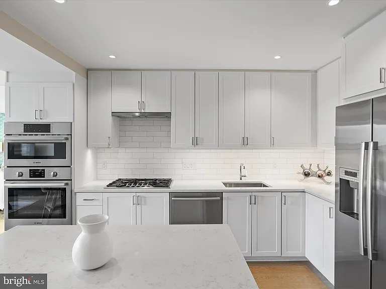 925 N Fairfax St #704 — Photo 9