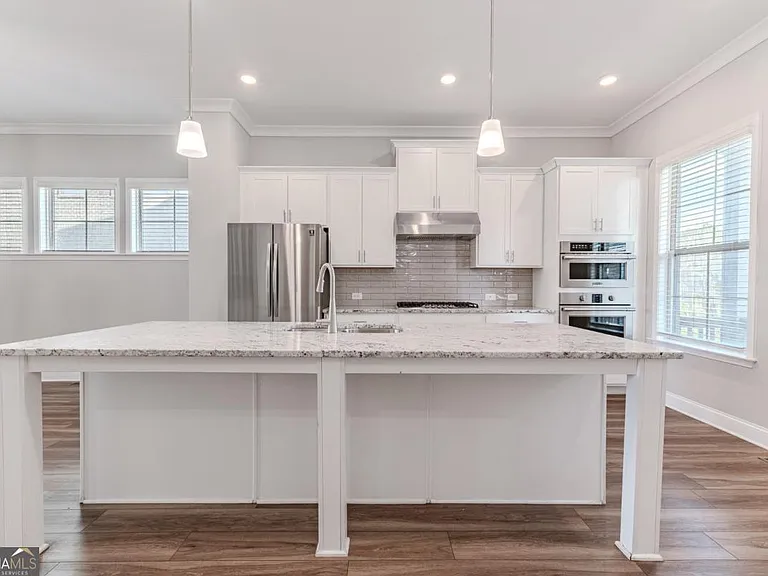 5051 Pinckney Ln — Photo 11