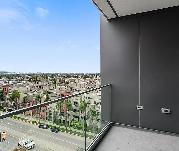 Venue Residences — Photo 56