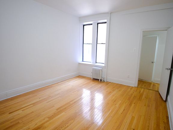 3rd image of 12 Pinehurst Ave #J4