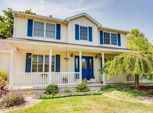 20605 Stonebrooke Dr, Brighton, IL 62012