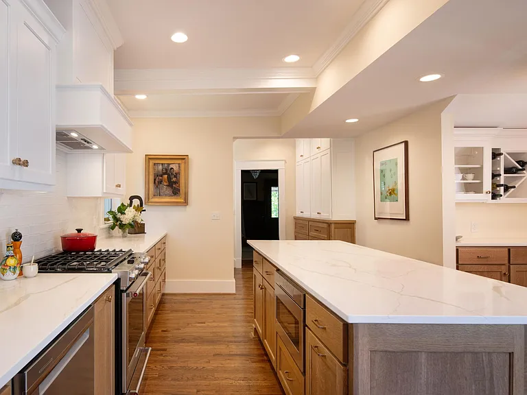 3660 Madison Ave — Photo 2