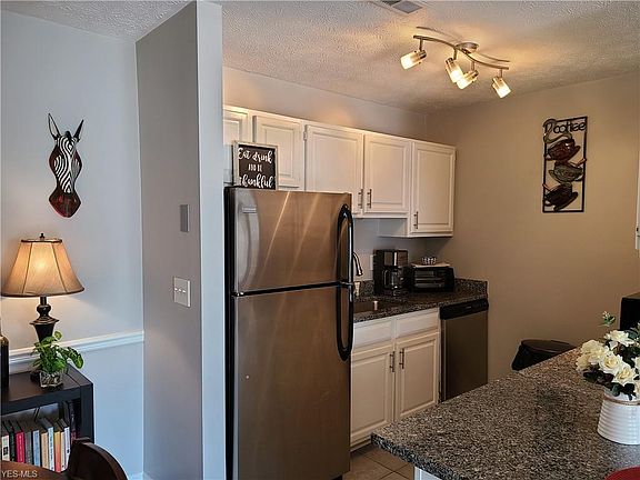5th image of 35349 Greenwich Ave
