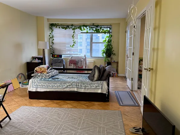 225 Saint Pauls Avenue image 5 of 21