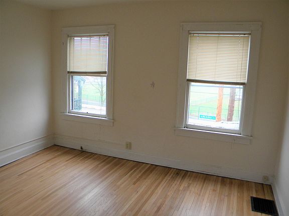 3rd image of 185 E Arcadia Ave