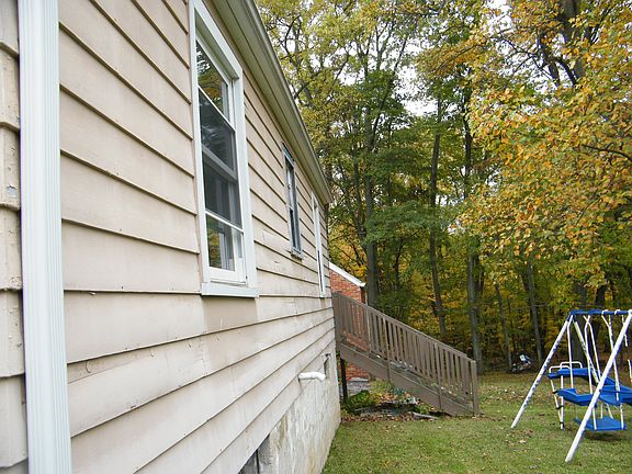 4th image of 373 Agate Ave