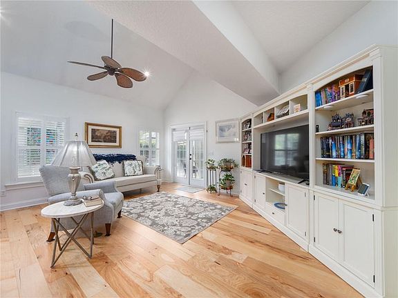 4th image of 500 Fox Run Cir