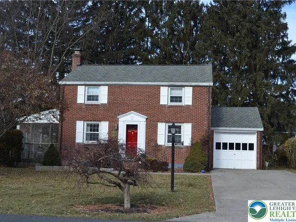 1424 Westgate Dr, Bethlehem, PA 18017