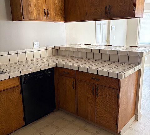 kitchen breakfast bar