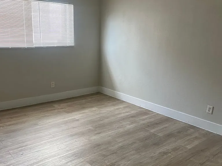 12722 S Figueroa St — Photo 6