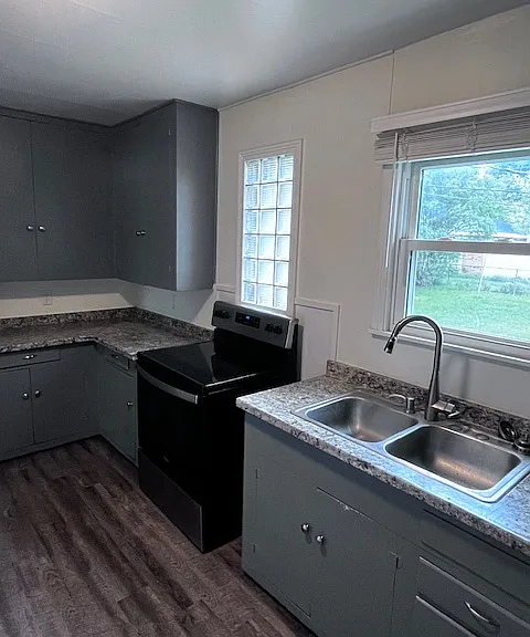 105 Penrose St — Photo 7