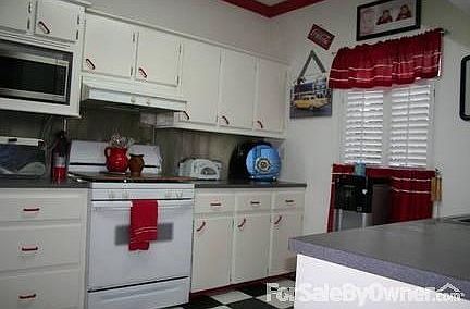 Amazing kitchen. : Decor can be easily changed to suit your needs.