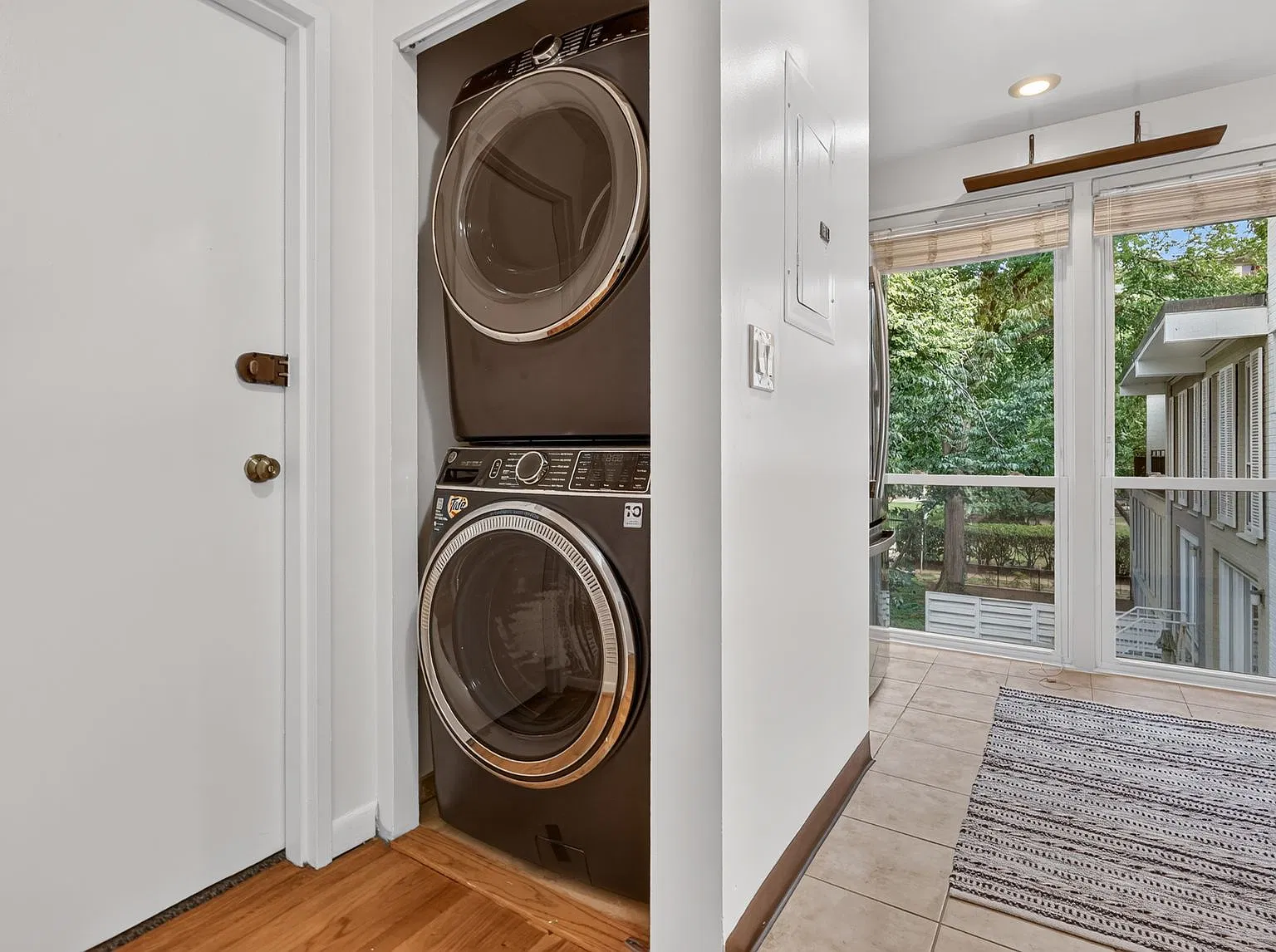 2 bed, 1000 sqft, $2,850 — Photo 3