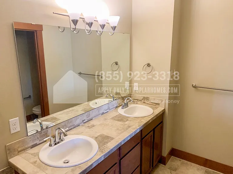 3800 NE 3rd Pl — Photo 15