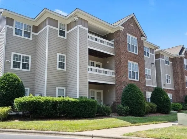 9810 Campus Walk Ln, Charlotte, NC
