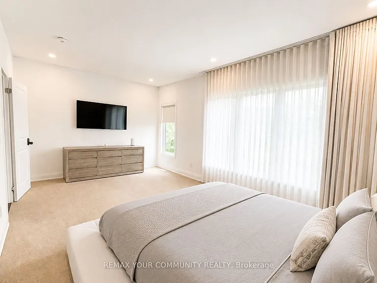 39 Persica St — Photo 12