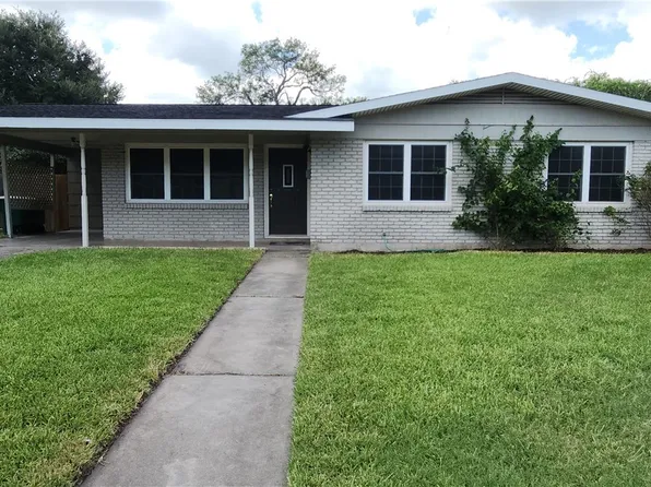 1712 E Mesquite Ln, Victoria, TX 77901