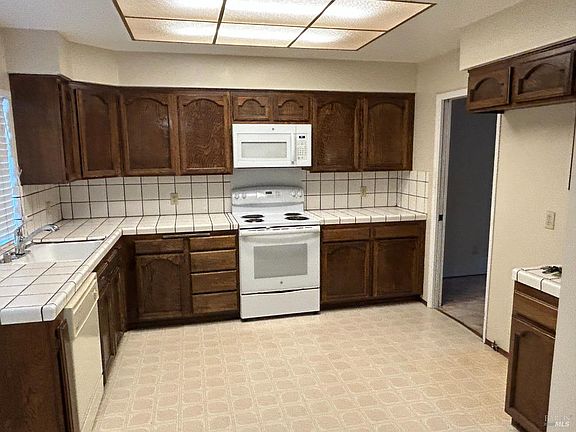 2nd image of 1520 Woodcreek Drive