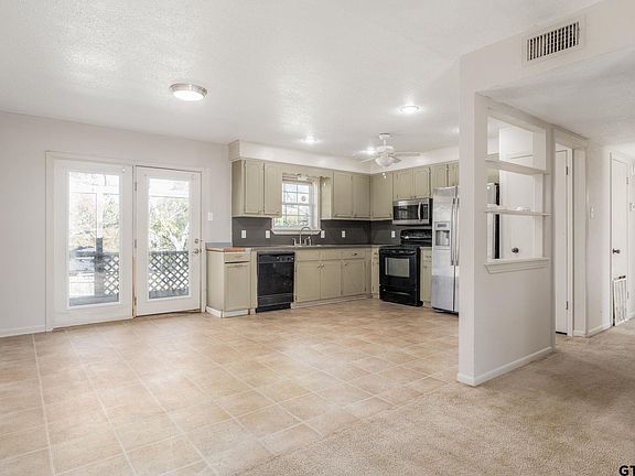 2nd image of 1615 Court Dr