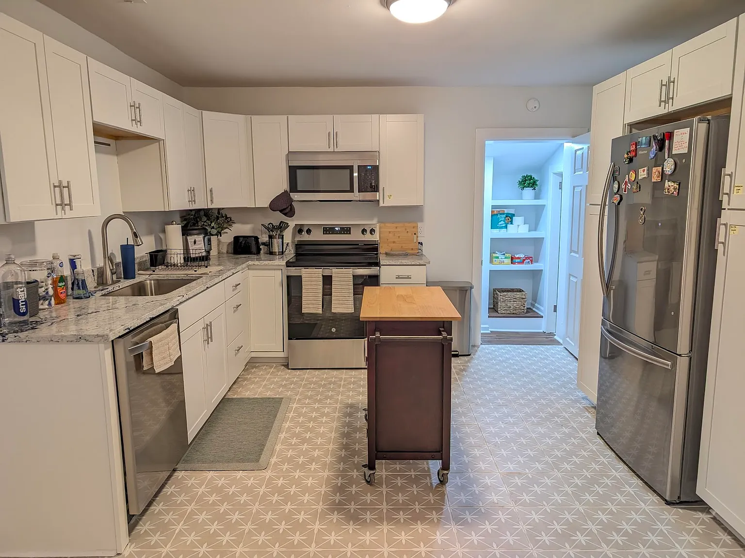 1 bed, 1750 sqft, $899 — Photo 3