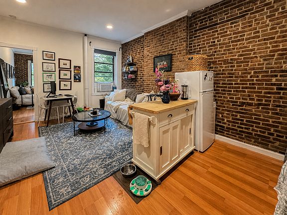 3rd image of 71 Pineapple St APT A2