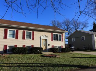 1101 Sunnydale Blvd, Streamwood, IL 60107