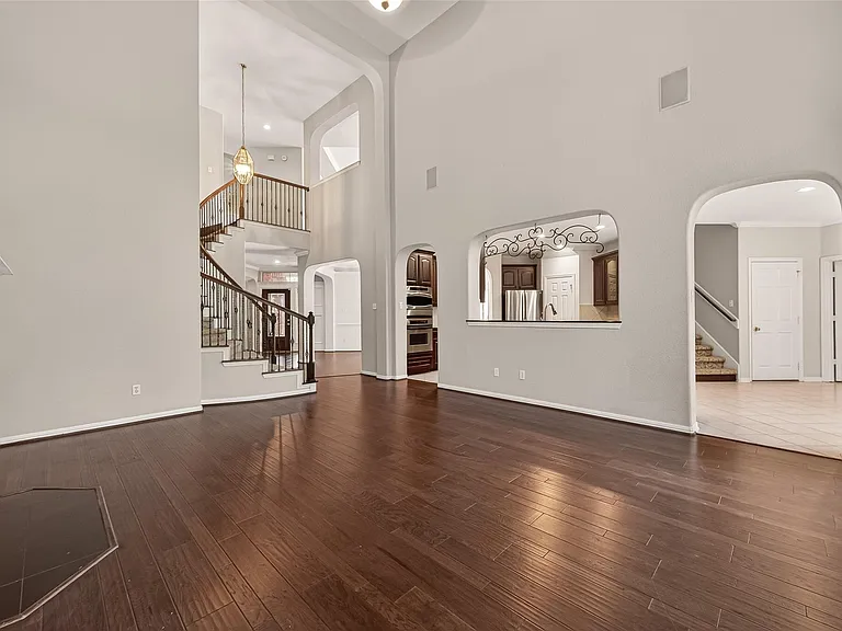 8110 Clearwater Xing — Photo 12