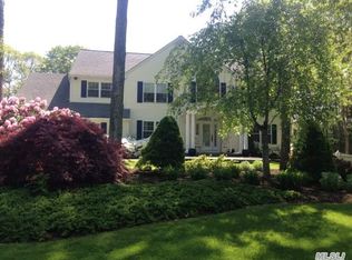 5 Surrey Ln, Manorville, NY 11949