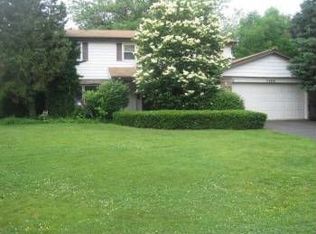 1144 Blackthorn Ln, Deerfield, IL